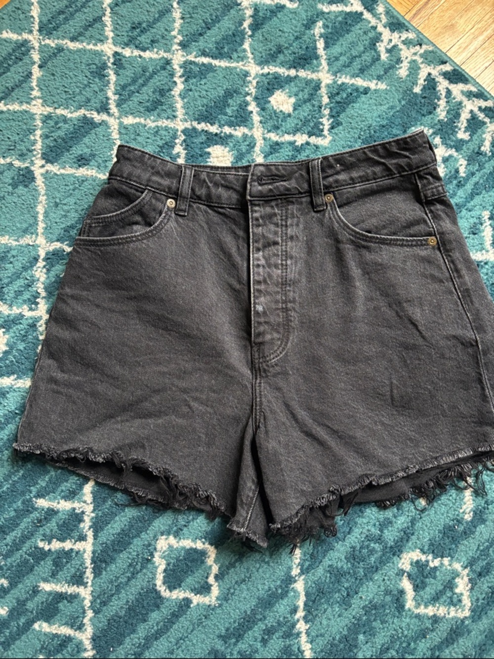 Rolla’s High Rise Original Short Black Distressed Denim size 27
